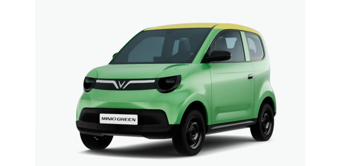 Giá bán Minio Green 2026 — VinFast Minio Green màu xanh lá nhìn chéo đầu xe trên nền trắng