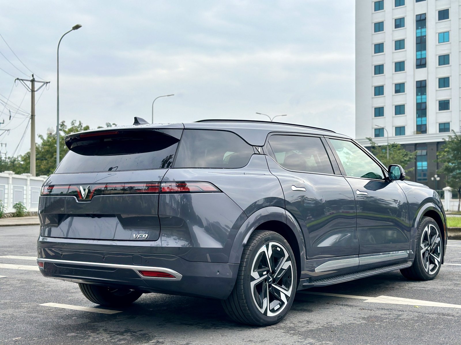 Xe Vinfast VF 9 tại Vinfast Thăng Long